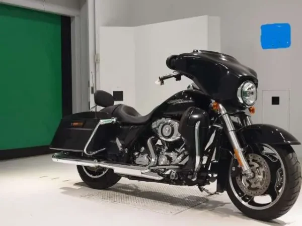 Harley Davidson FLHX Street Glide, 2011, 4000kms