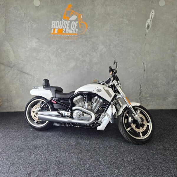 Harley Davidson V Rod Muscle 2011, 9500kms